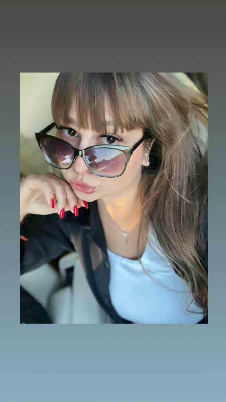 Anna(slim) and Sandra