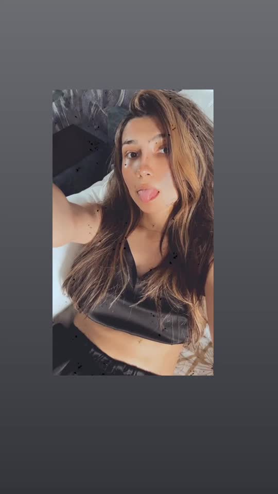 Anna(slim) and Sandra