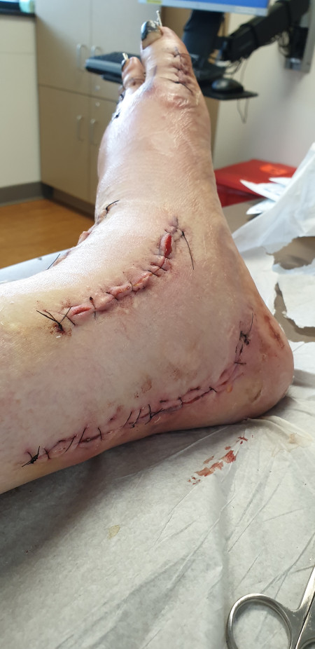 Broken_Gothic-gamer_girl