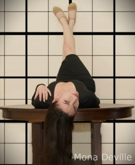 Mona Deville