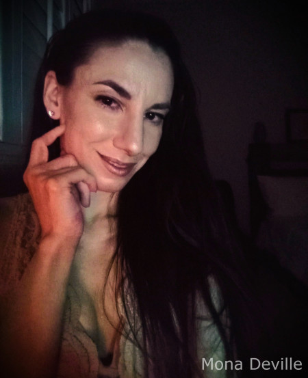 Mona Deville